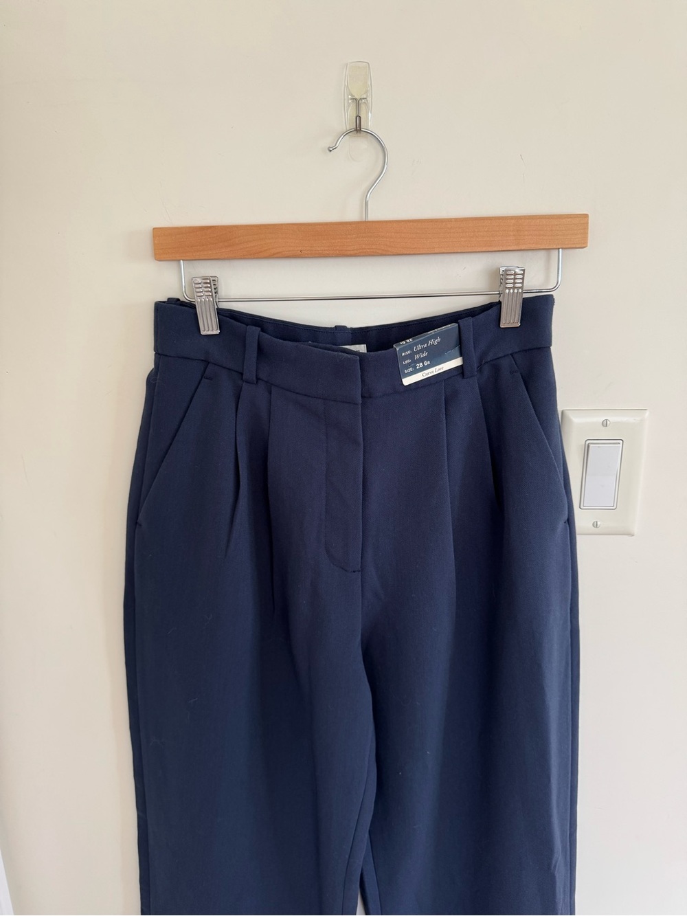 Abercrombie & Fitch Curve
Love A&F Sloane Tailored Wide Leg Pant - Picture 3 of 8